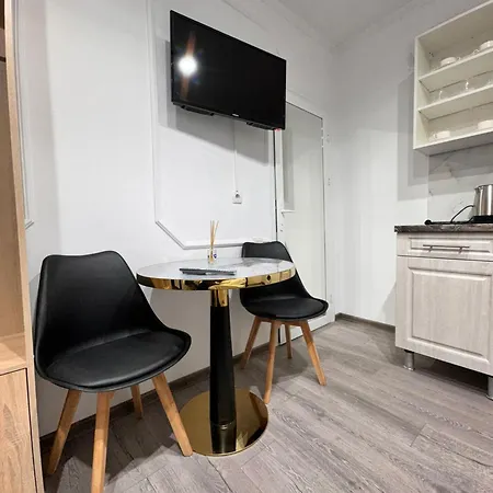 Small House Apartment *